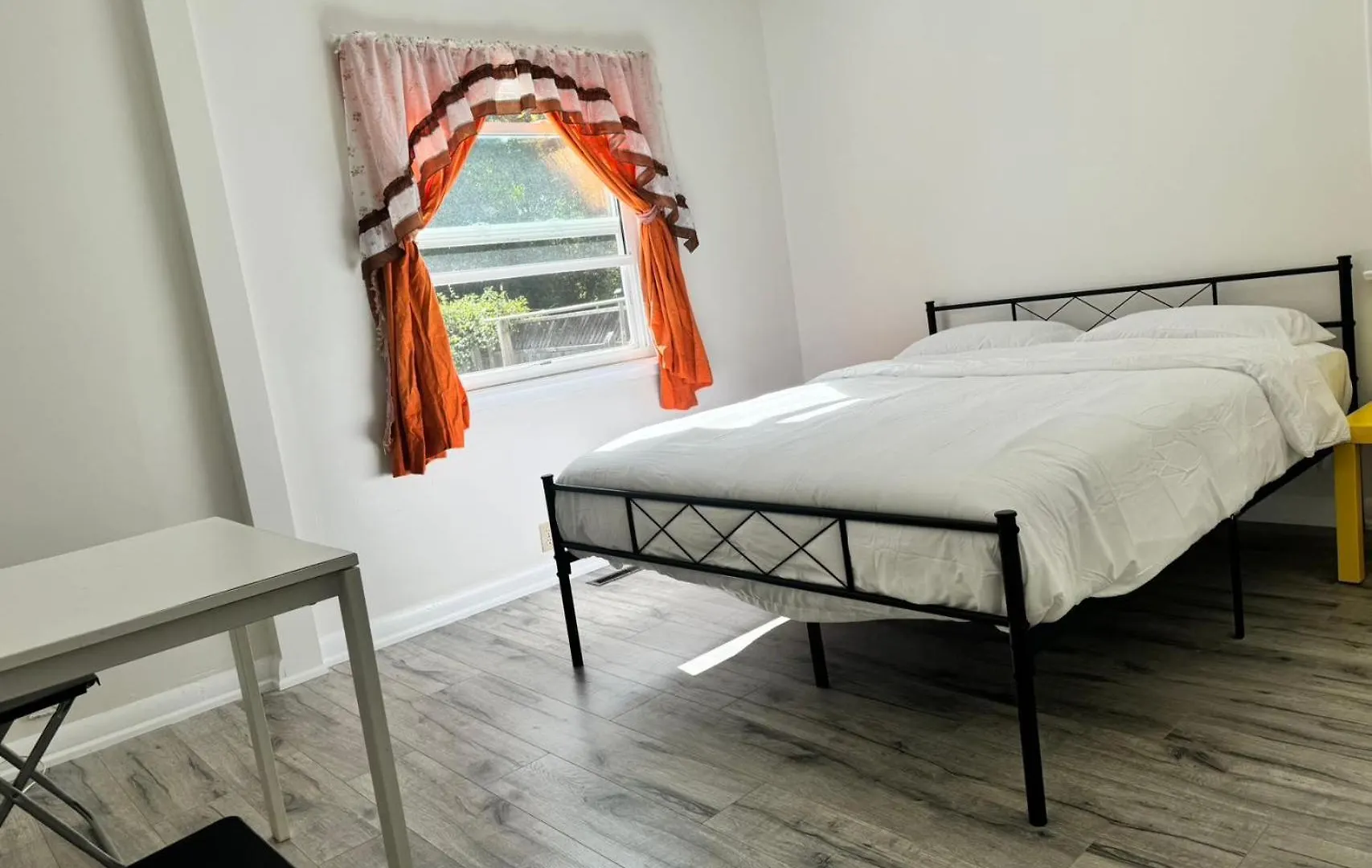 Queen Bedroom Near Finch Subway location
