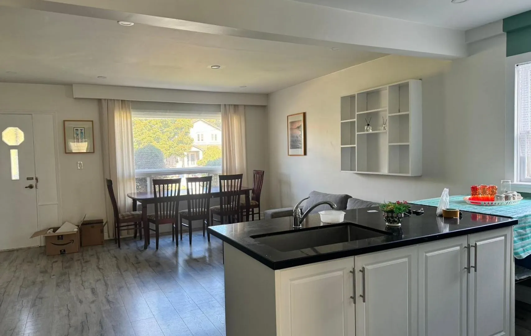 Queen Bedroom Near Finch Subway Toronto